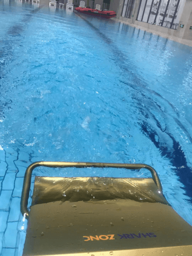 鯊魚激流健身器運行中